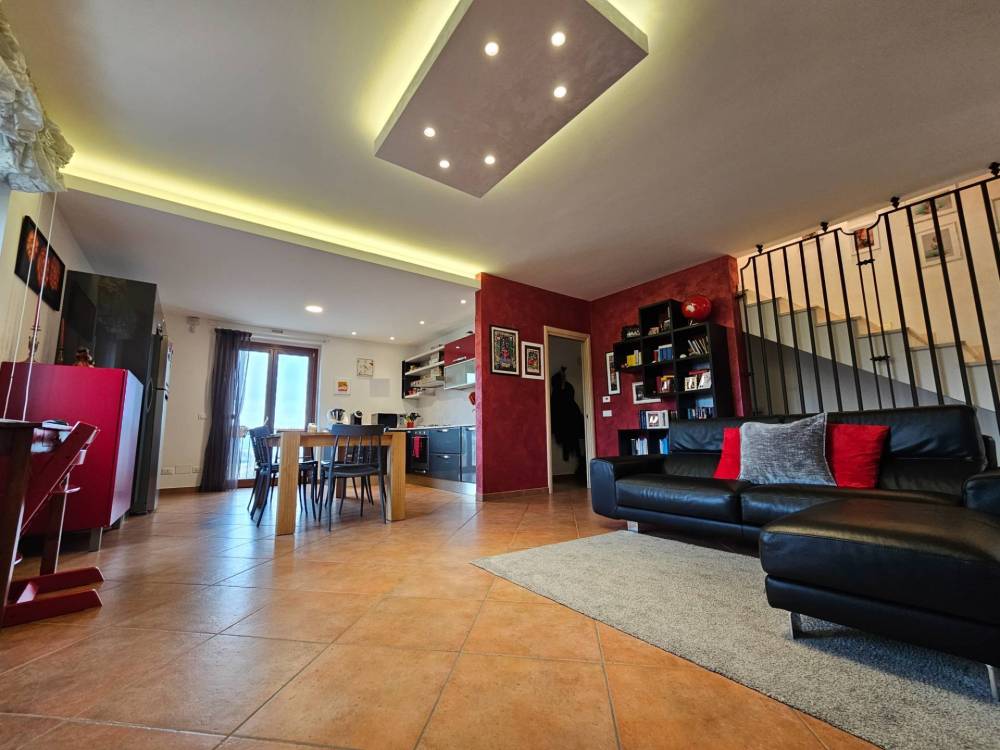 casa indipendente in vendita a Scoppito in zona Santa Maria