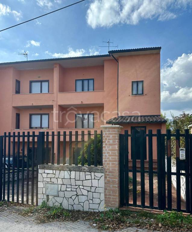 casa indipendente in vendita a Scoppito in zona Santa Maria
