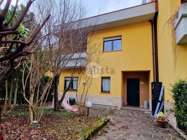 casa indipendente in vendita a Scoppito