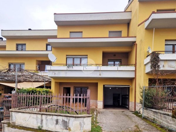 casa indipendente in vendita a Scoppito