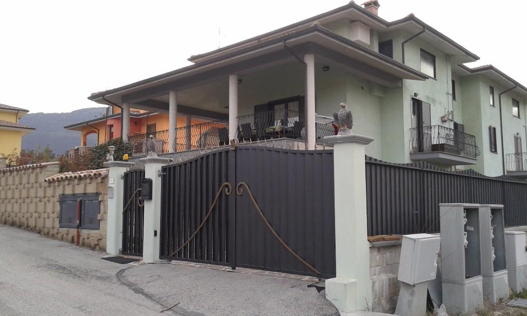 casa indipendente in vendita a Scoppito