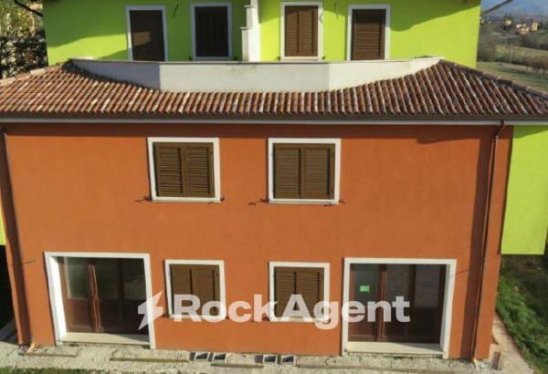 casa indipendente in vendita a Scoppito in zona Santa Dorotea