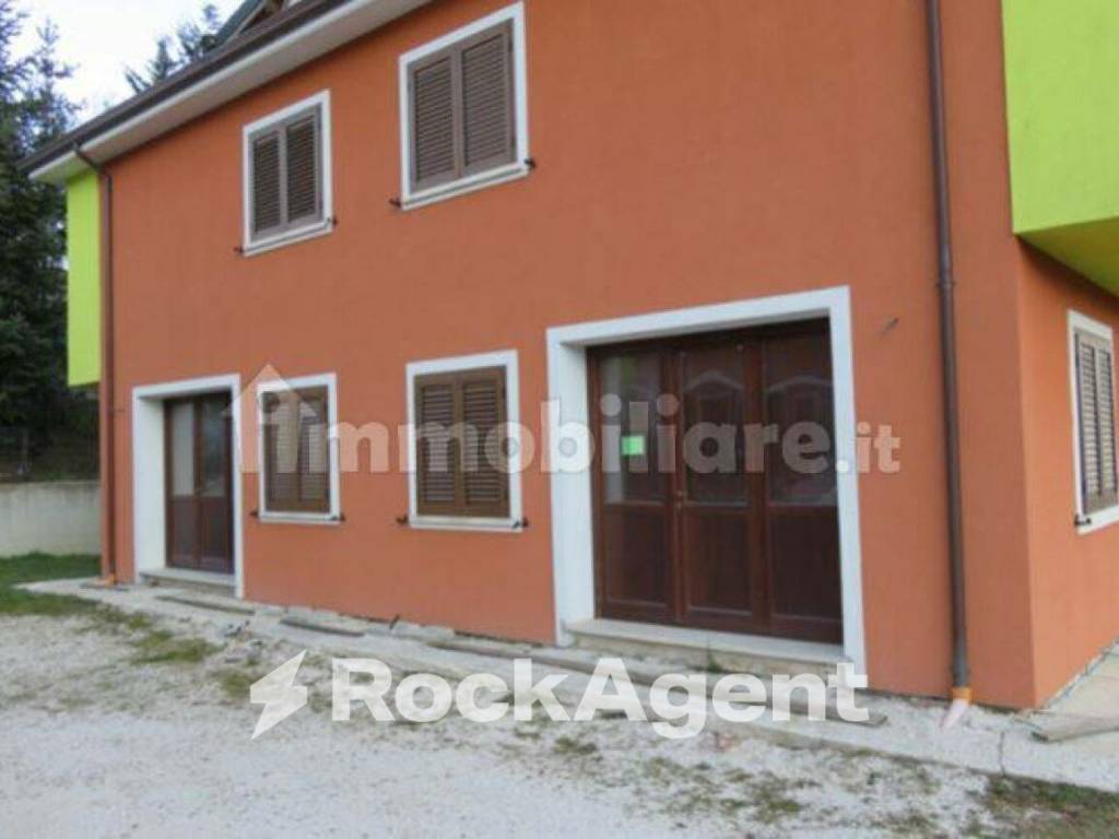 casa indipendente in vendita a Scoppito in zona Santa Dorotea