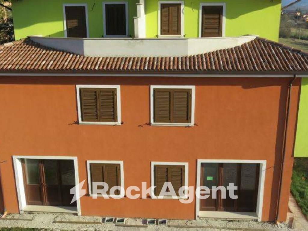 casa indipendente in vendita a Scoppito in zona Santa Dorotea