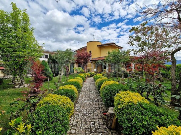 casa indipendente in vendita a Scoppito