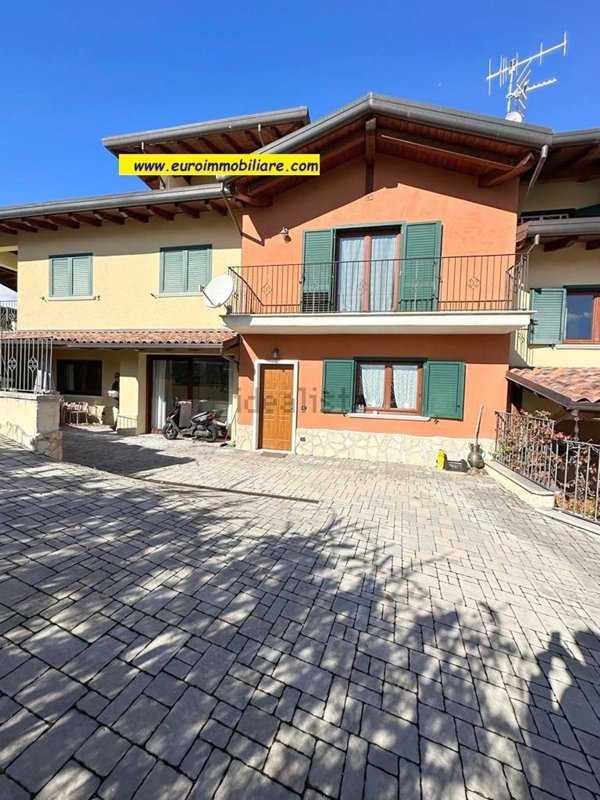 casa indipendente in vendita a Scoppito