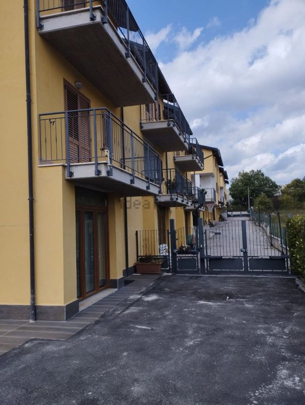 esavano in vendita a Scoppito in zona Civitatomassa