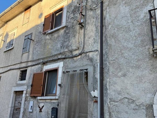 casa indipendente in vendita a Scoppito in zona Civitatomassa