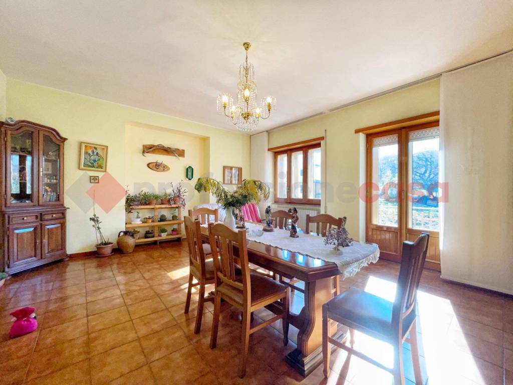 casa indipendente in vendita a Scoppito in zona Madonna della Strada