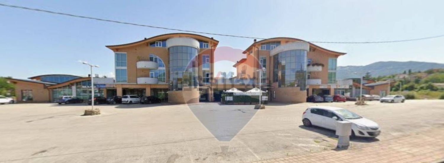locale commerciale in vendita a Scoppito