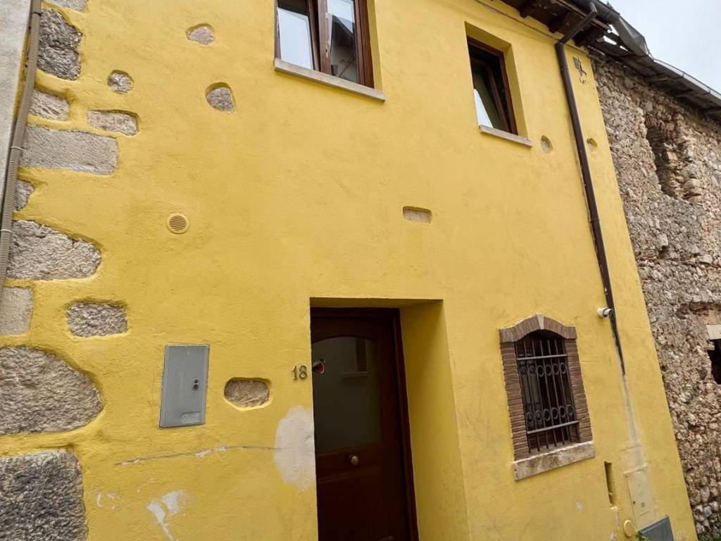 casa indipendente in vendita a Scoppito in zona Santa Dorotea