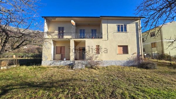 casa indipendente in vendita a Scoppito in zona Sella di Corno