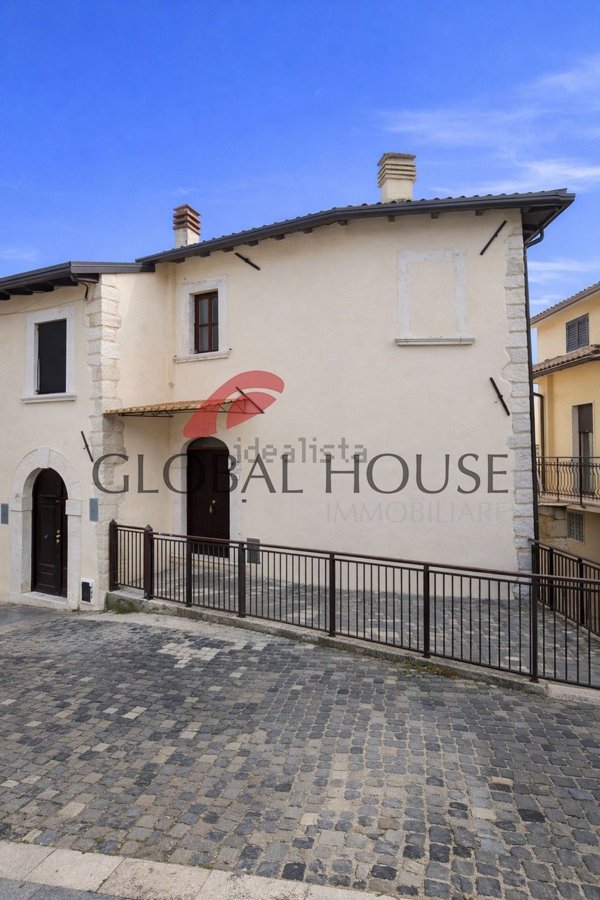 casa indipendente in vendita a Scoppito in zona Cave