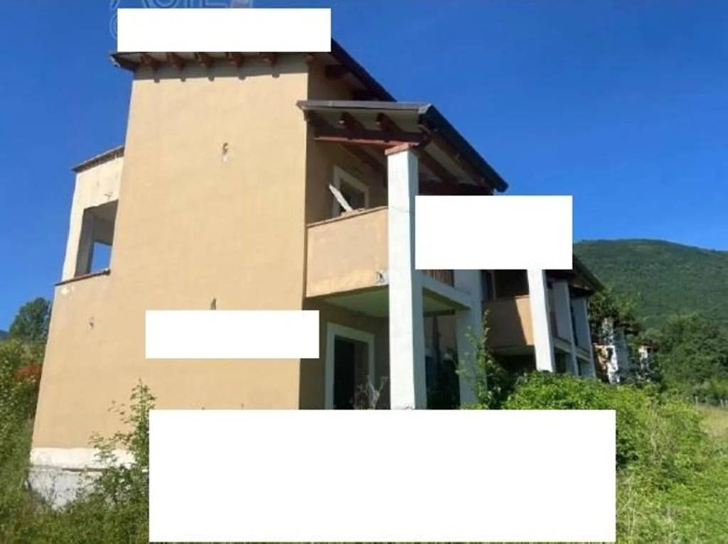 casa indipendente in vendita a Scoppito