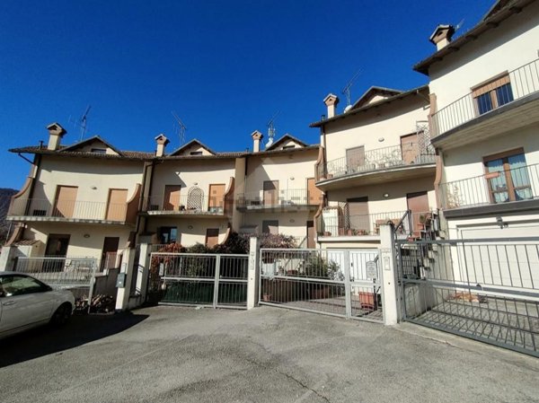 casa indipendente in vendita a Scoppito