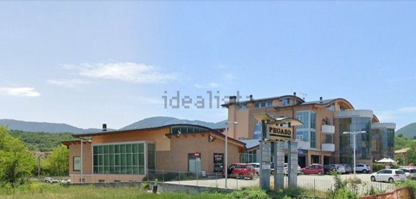 locale commerciale in vendita a Scoppito