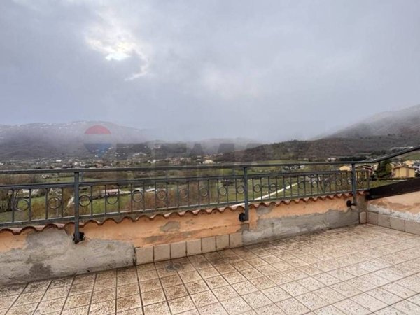 casa indipendente in vendita a Scoppito