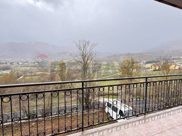 casa indipendente in vendita a Scoppito