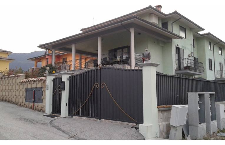 casa indipendente in vendita a Scoppito