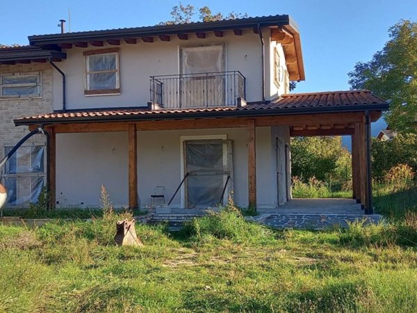 casa indipendente in vendita a Scoppito in zona Madonna della Strada
