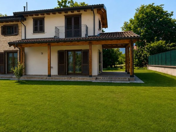 casa indipendente in vendita a Scoppito in zona Madonna della Strada