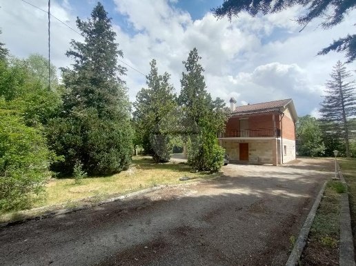 casa indipendente in vendita a Scoppito