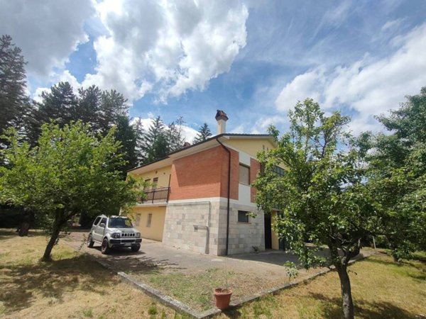 casa indipendente in vendita a Scoppito in zona Civitatomassa