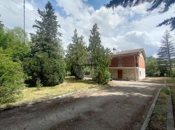 casa indipendente in vendita a Scoppito in zona Civitatomassa