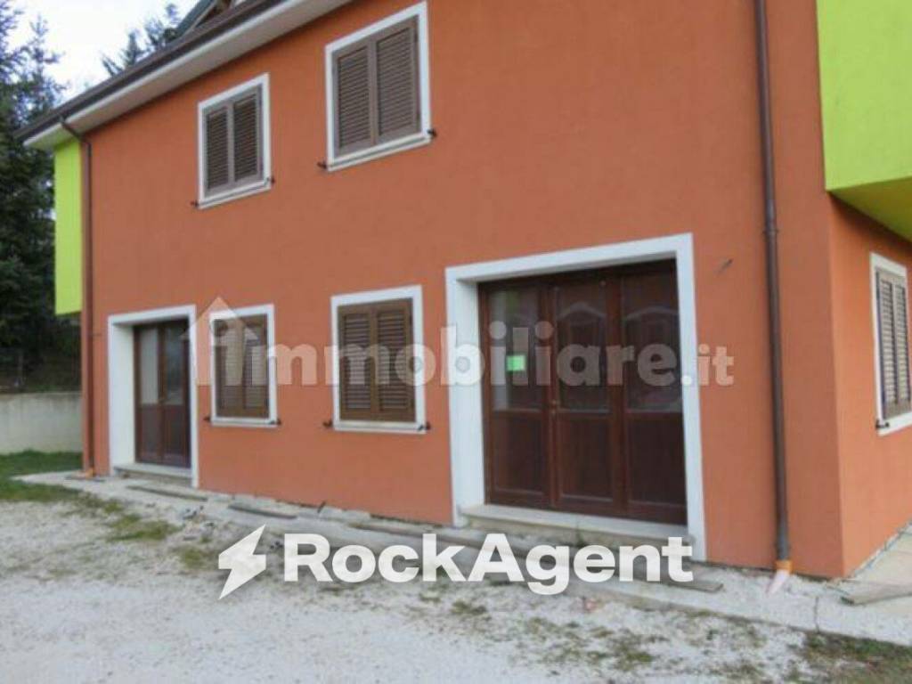 casa indipendente in vendita a Scoppito in zona Santa Dorotea