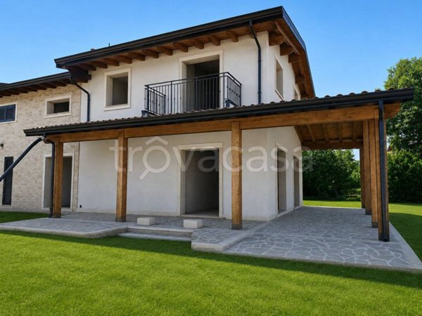 casa indipendente in vendita a Scoppito in zona Madonna della Strada