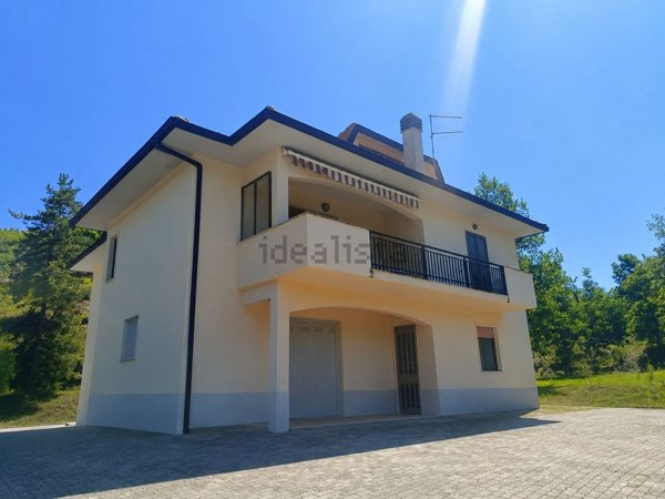 casa indipendente in vendita a Scoppito in zona Santa Maria