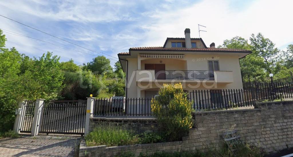 casa indipendente in vendita a Scoppito in zona Santa Maria