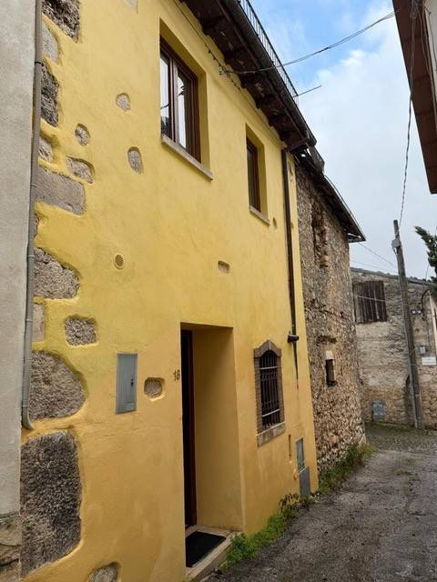 casa indipendente in vendita a Scoppito in zona Santa Dorotea