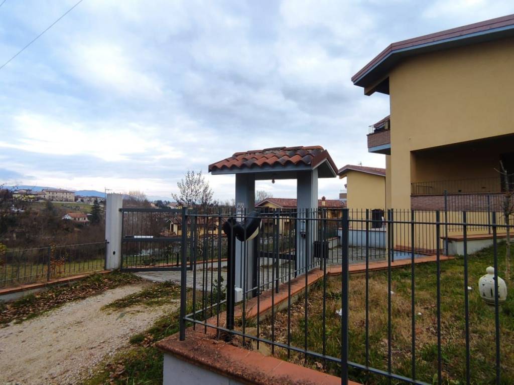 casa indipendente in vendita a Scoppito in zona Scoppito