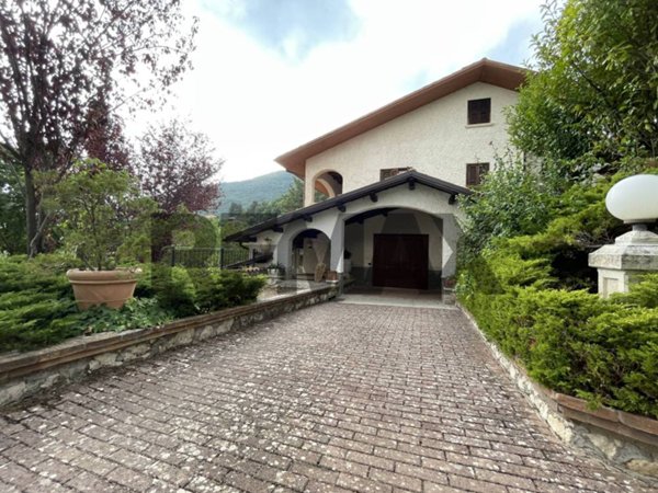 casa indipendente in vendita a Scoppito in zona Cave
