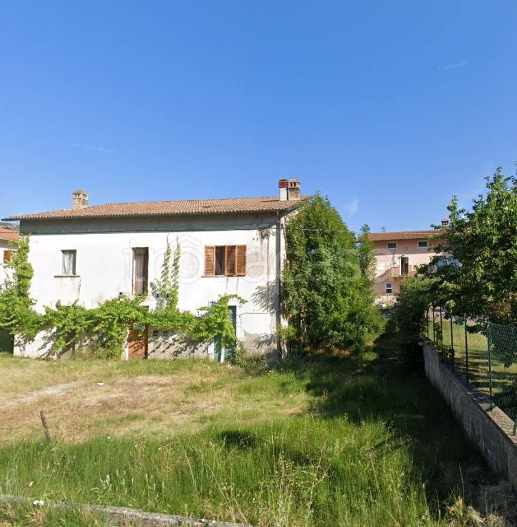 casa indipendente in vendita a Scoppito in zona Civitatomassa
