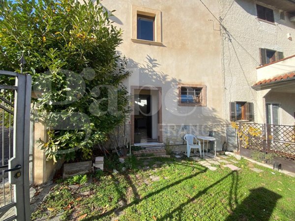 appartamento in vendita a Scoppito in zona Vallinsù