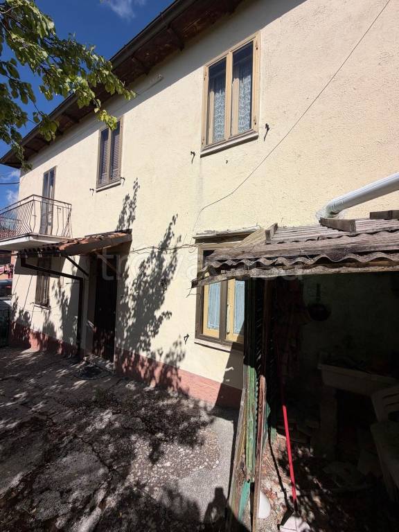 casa indipendente in vendita a Scoppito in zona Civitatomassa