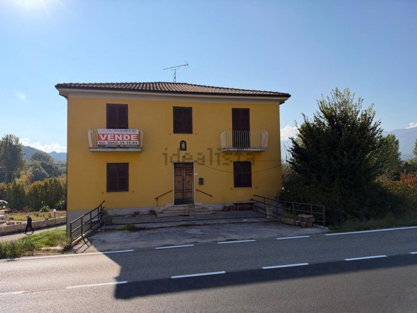 casa indipendente in vendita a Scoppito in zona Civitatomassa