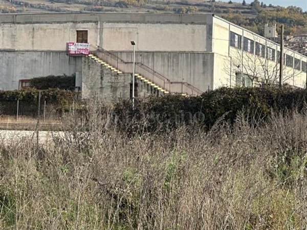 locale commerciale in vendita a Scurcola Marsicana