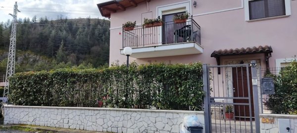 casa indipendente in vendita a Scurcola Marsicana