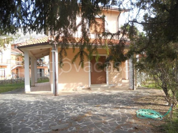 casa indipendente in vendita a Scurcola Marsicana