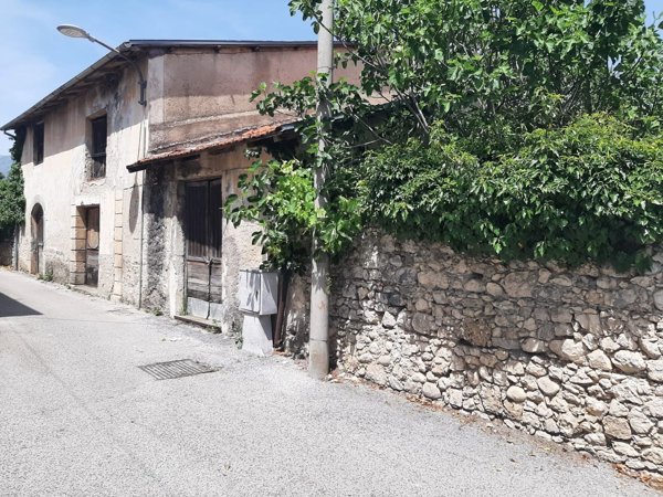 casa indipendente in vendita a Scurcola Marsicana