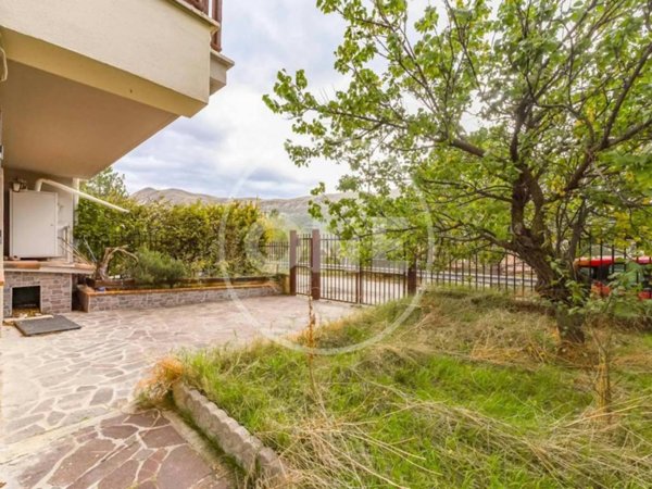 casa indipendente in vendita a Scurcola Marsicana