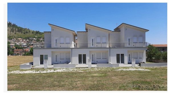 casa indipendente in vendita a Scurcola Marsicana