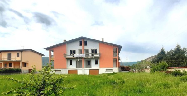 casa indipendente in vendita a Scurcola Marsicana