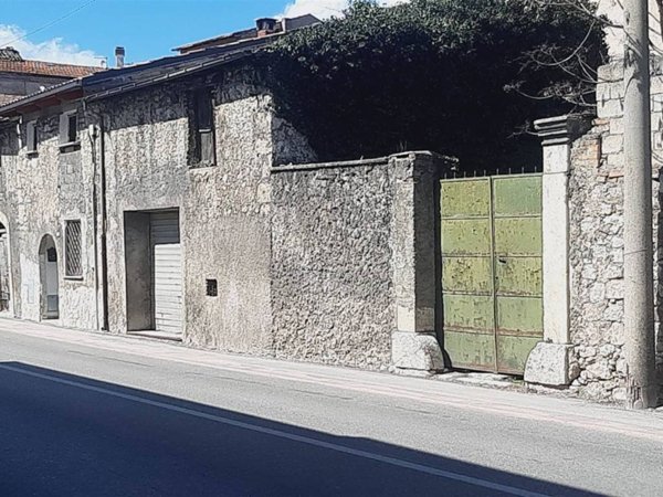 casa indipendente in vendita a Scurcola Marsicana