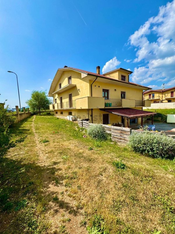 casa indipendente in vendita a Scurcola Marsicana