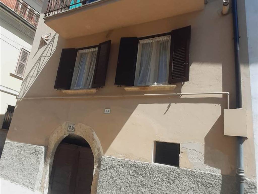 casa indipendente in vendita a Scurcola Marsicana