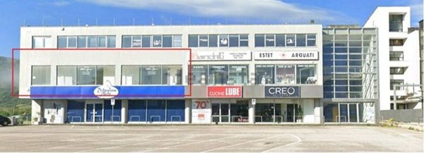 locale commerciale in vendita a Scurcola Marsicana